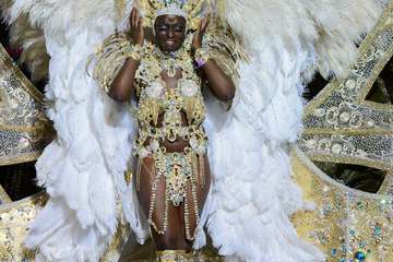 El diseñador teldense Nauzet Afonso vuela con éxito en el Carnaval capitalino (Foto TA)